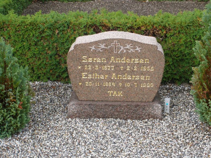 Esther  Andersen   .JPG